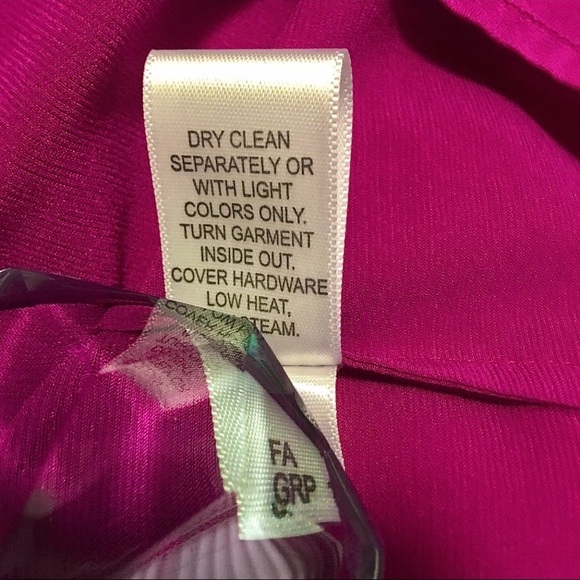 ST. JOHN 92% SILK FUSHIA BLOUSE IN EXCELLENT CONDITION FIGURE FLATTERING SIZE 12 - Picture 5 of 8